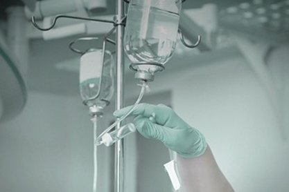 Проведение капельницы в процедурном кабинете